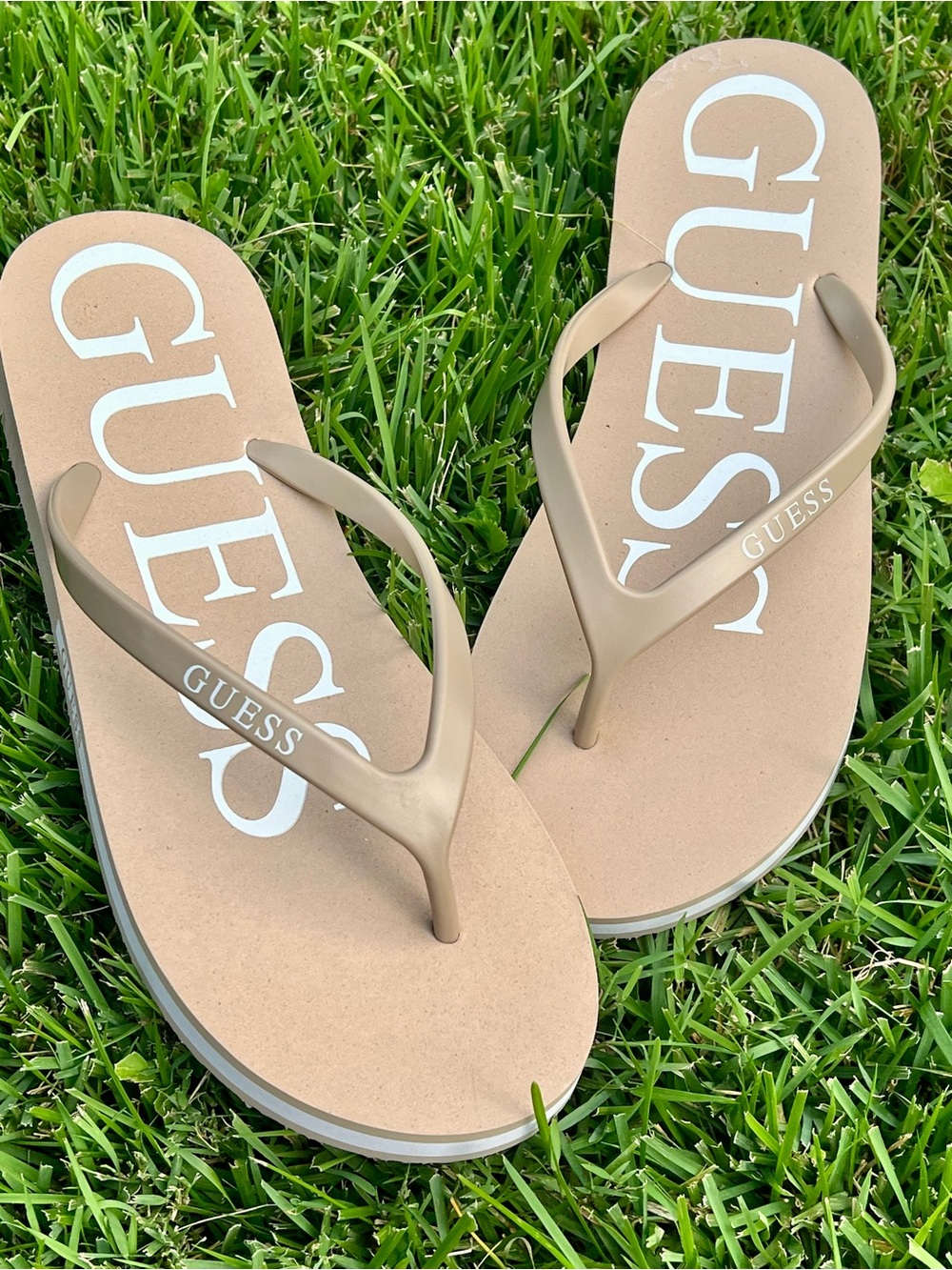 New Guess Y2K flip flop thong sandals nude tan neutral logo signature beach 9M